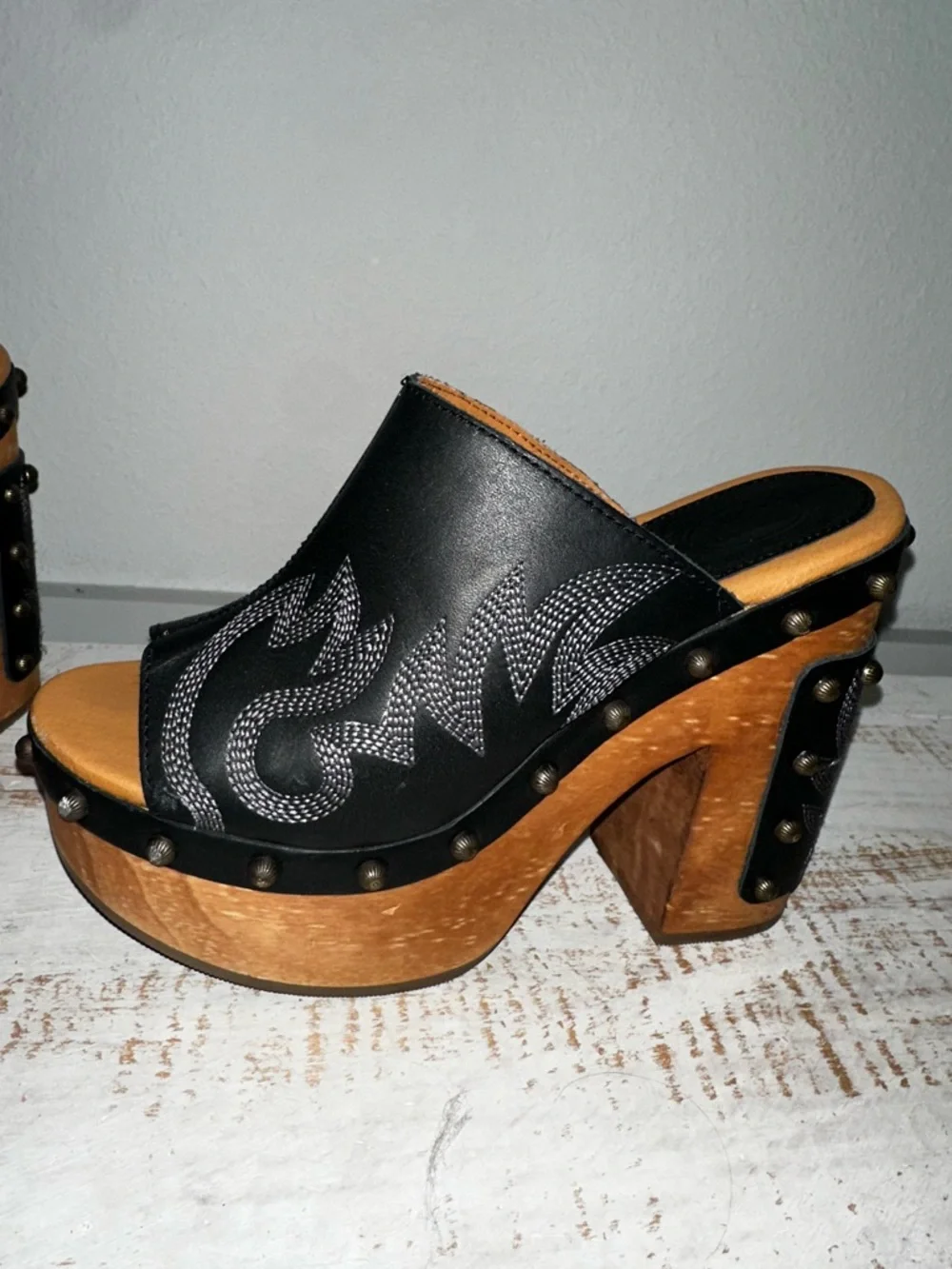 dingo women’s free spirit wooden sandals - Picture 16 of 16